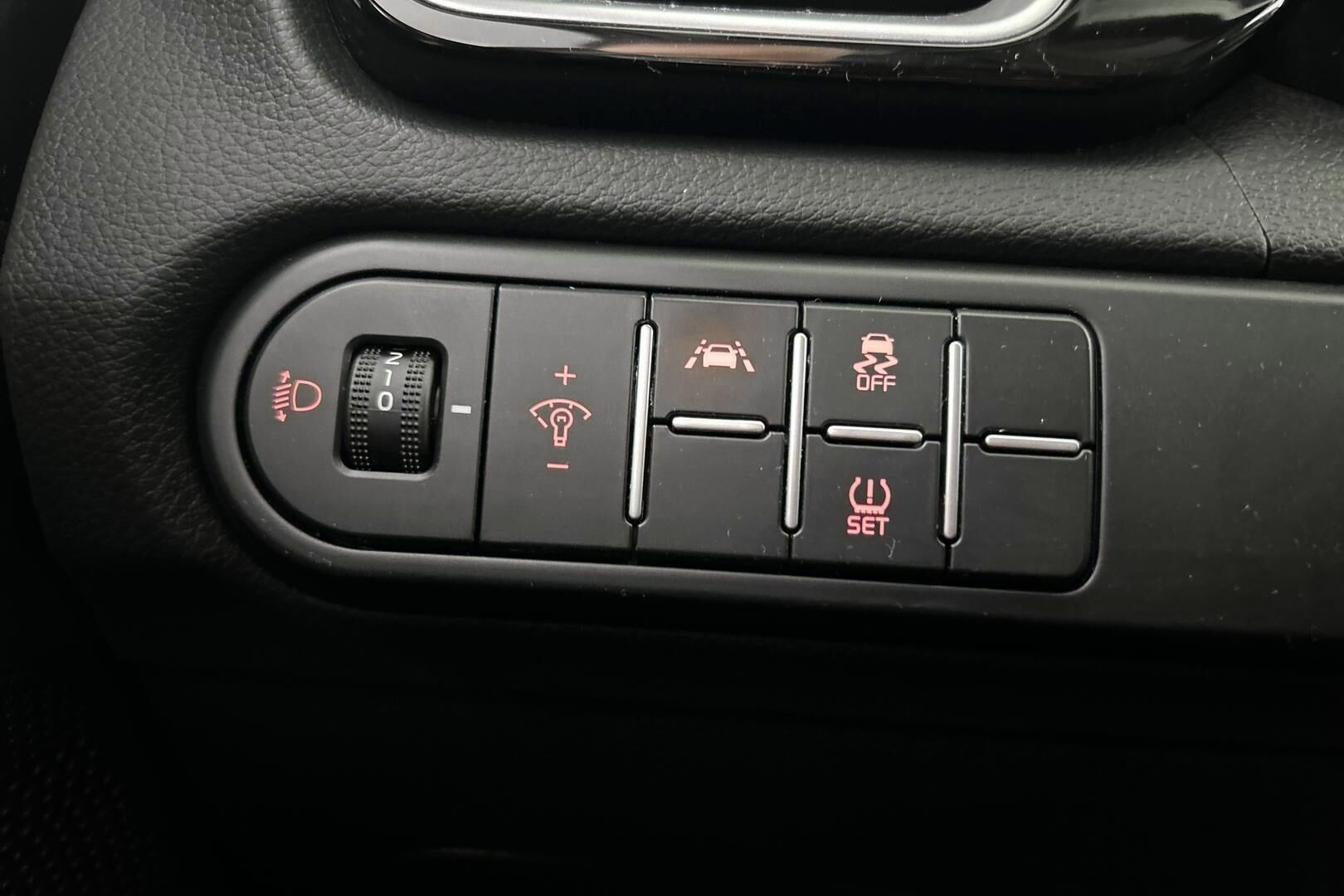Kia Ceed iso kuva 18