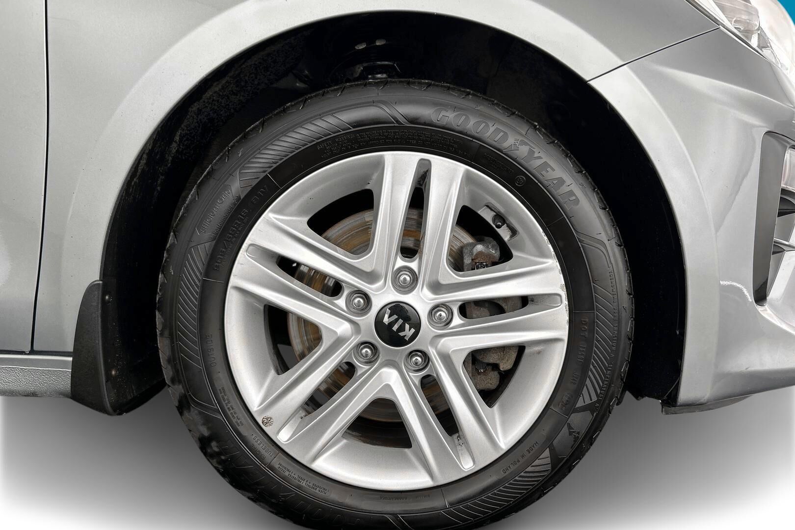 Kia Ceed iso kuva 26