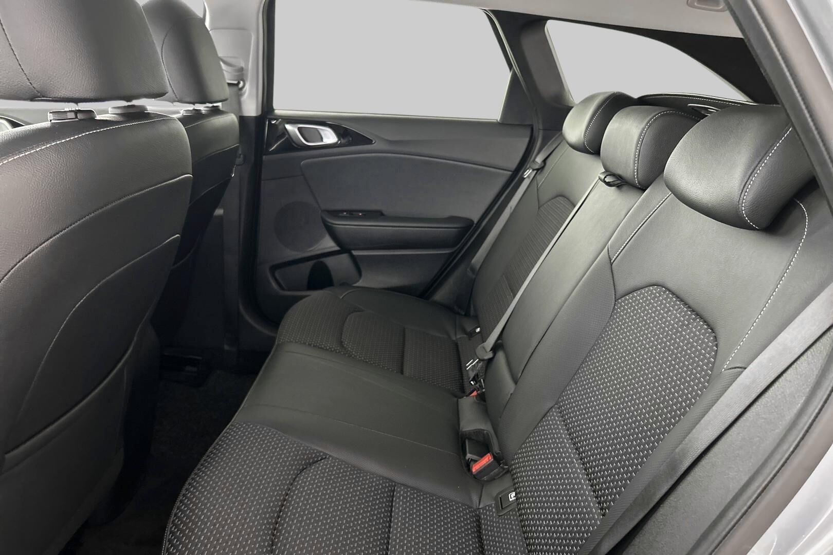 Kia Ceed iso kuva 9