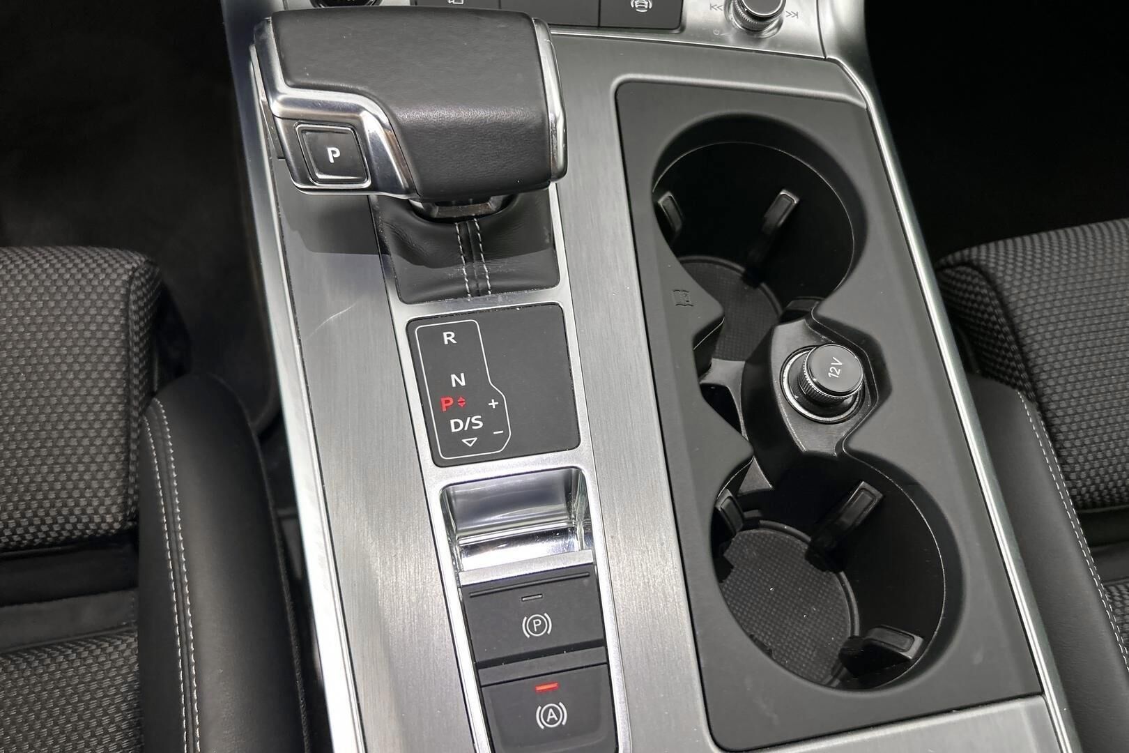 Audi A6 iso kuva 14