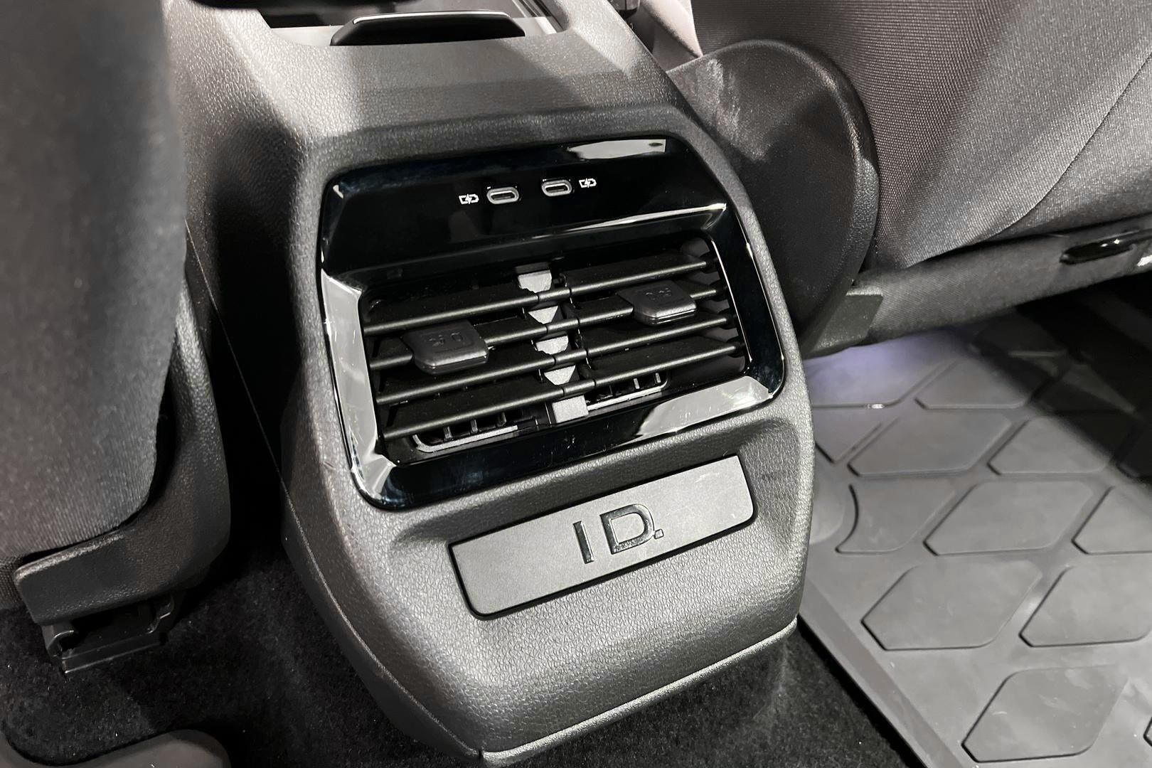 Volkswagen ID.4 iso kuva 31