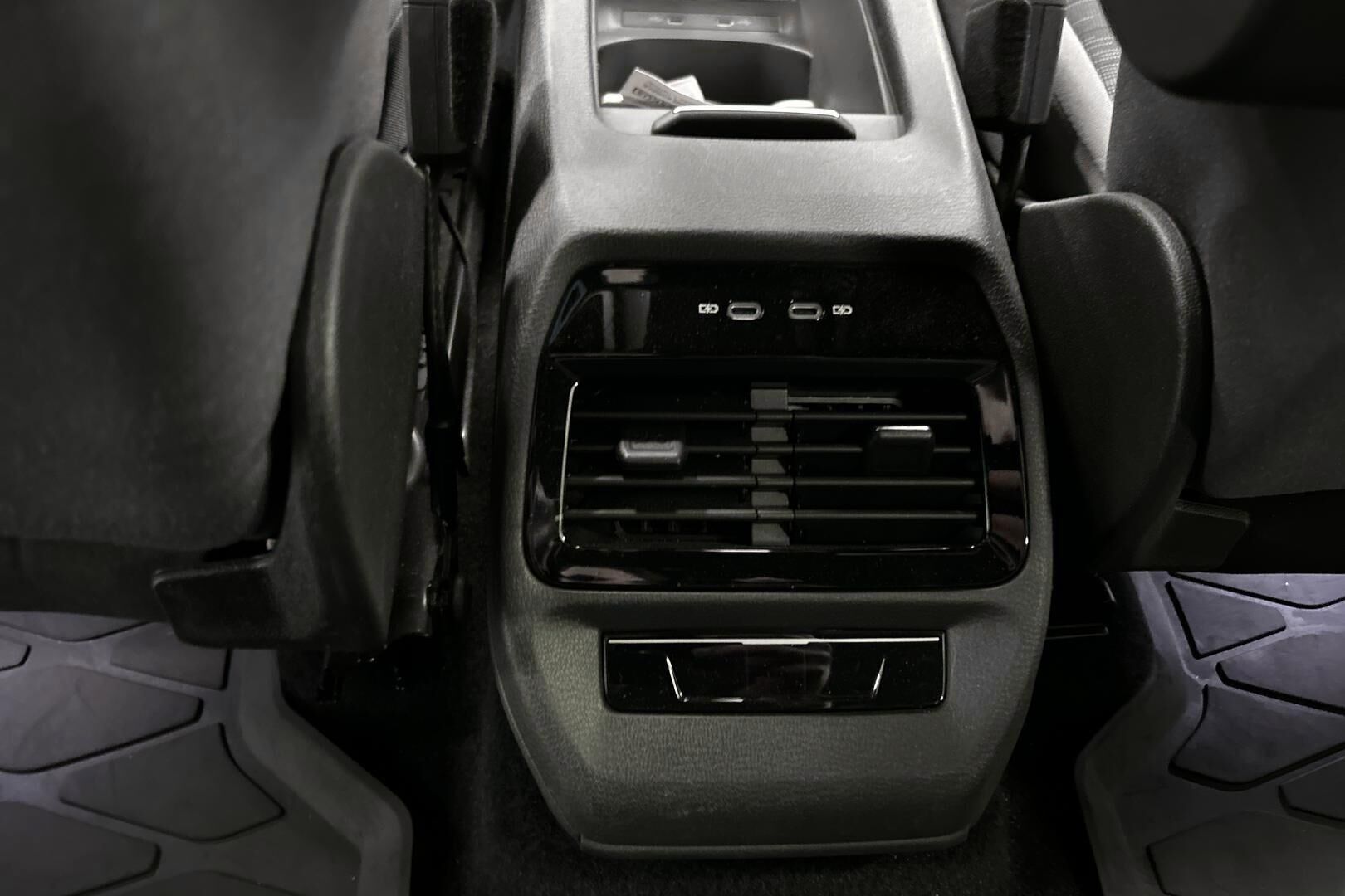 Volkswagen ID.4 iso kuva 19