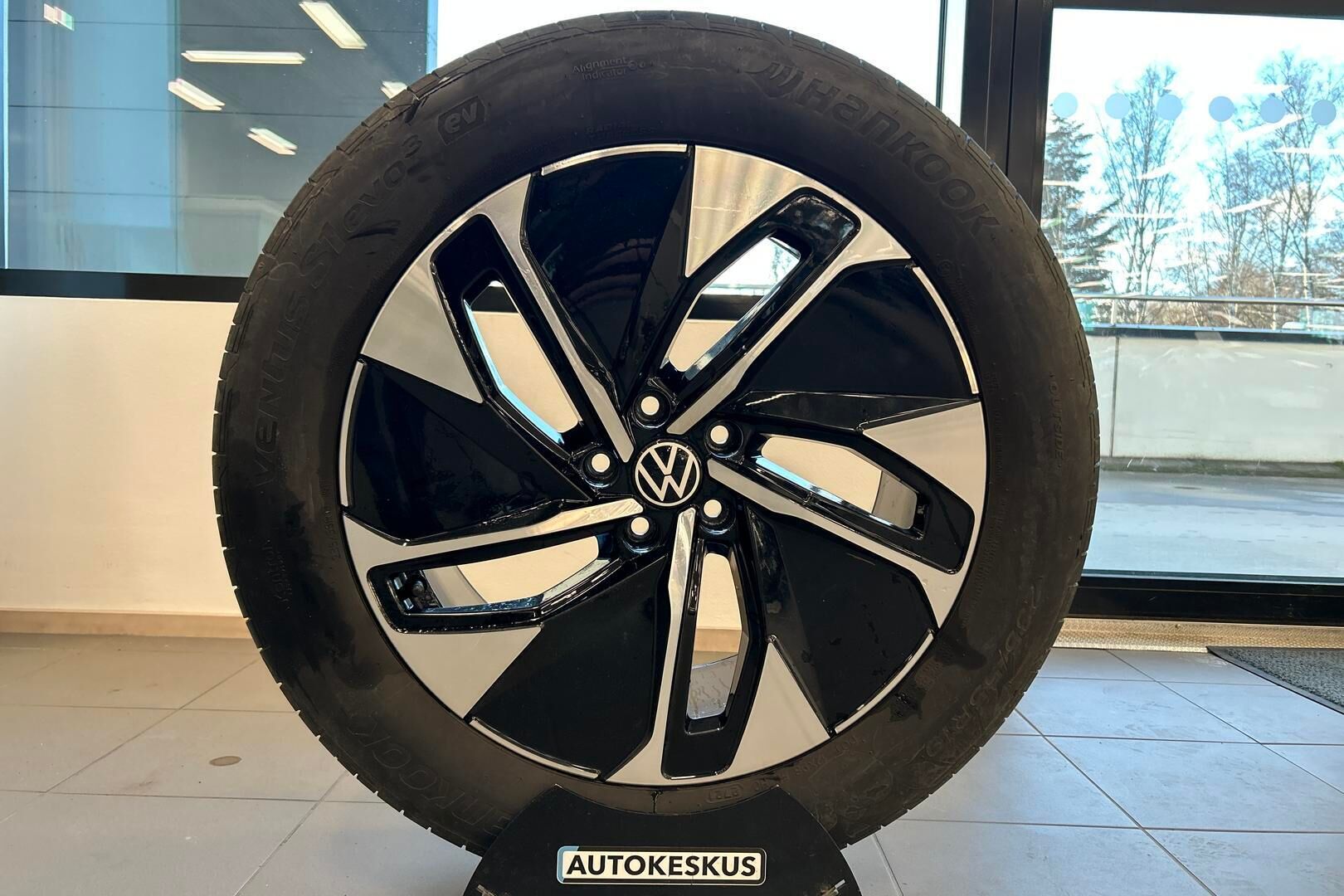 Volkswagen ID.4 iso kuva 20