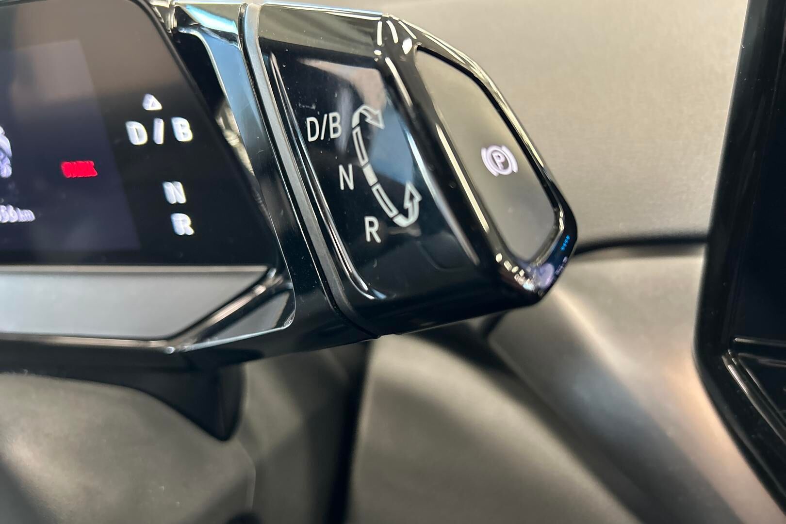 Volkswagen ID.4 iso kuva 23