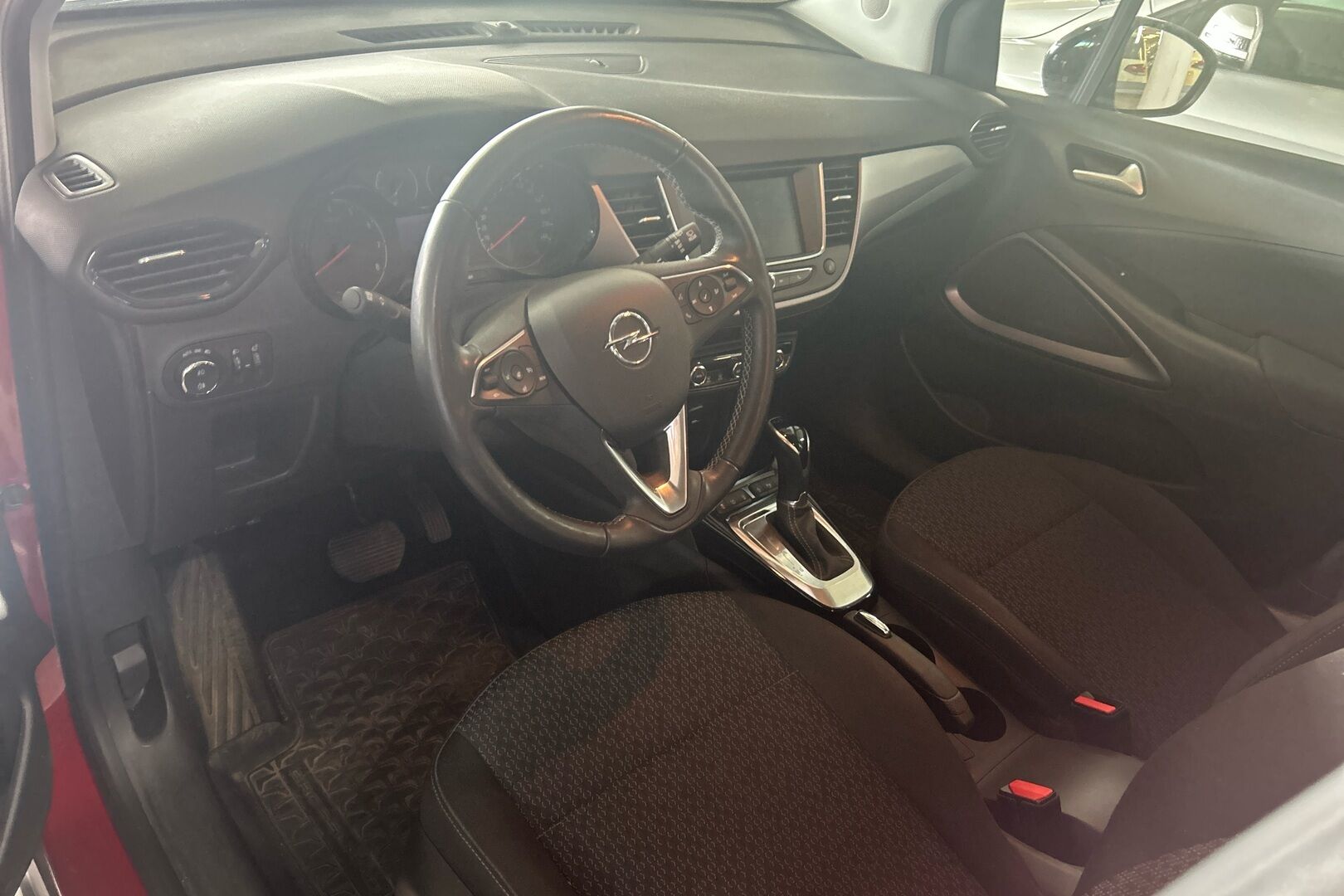 Opel Crossland iso kuva 1