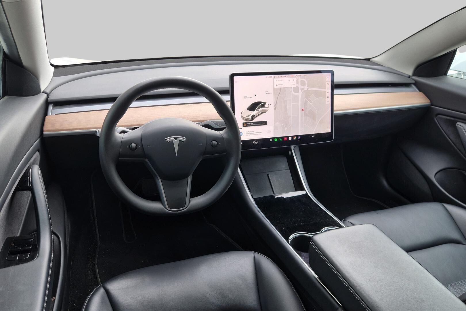 Tesla Model 3 iso kuva 2