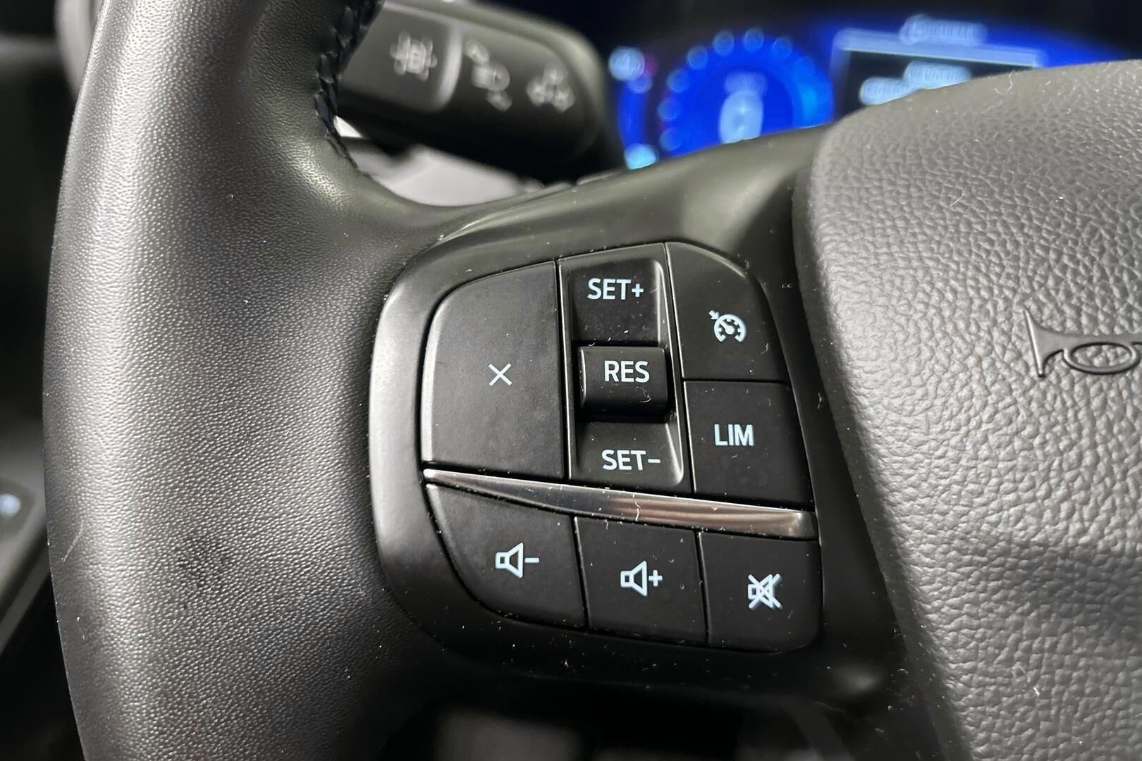 Ford Kuga iso kuva 15