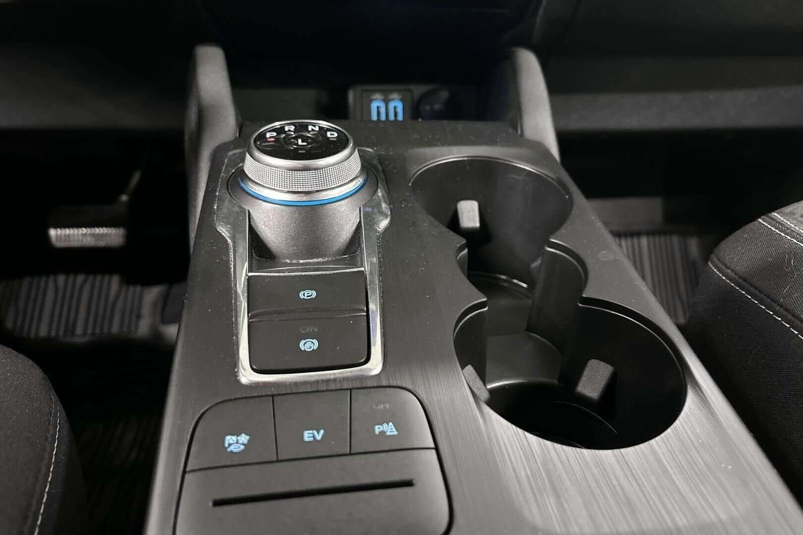 Ford Kuga iso kuva 20