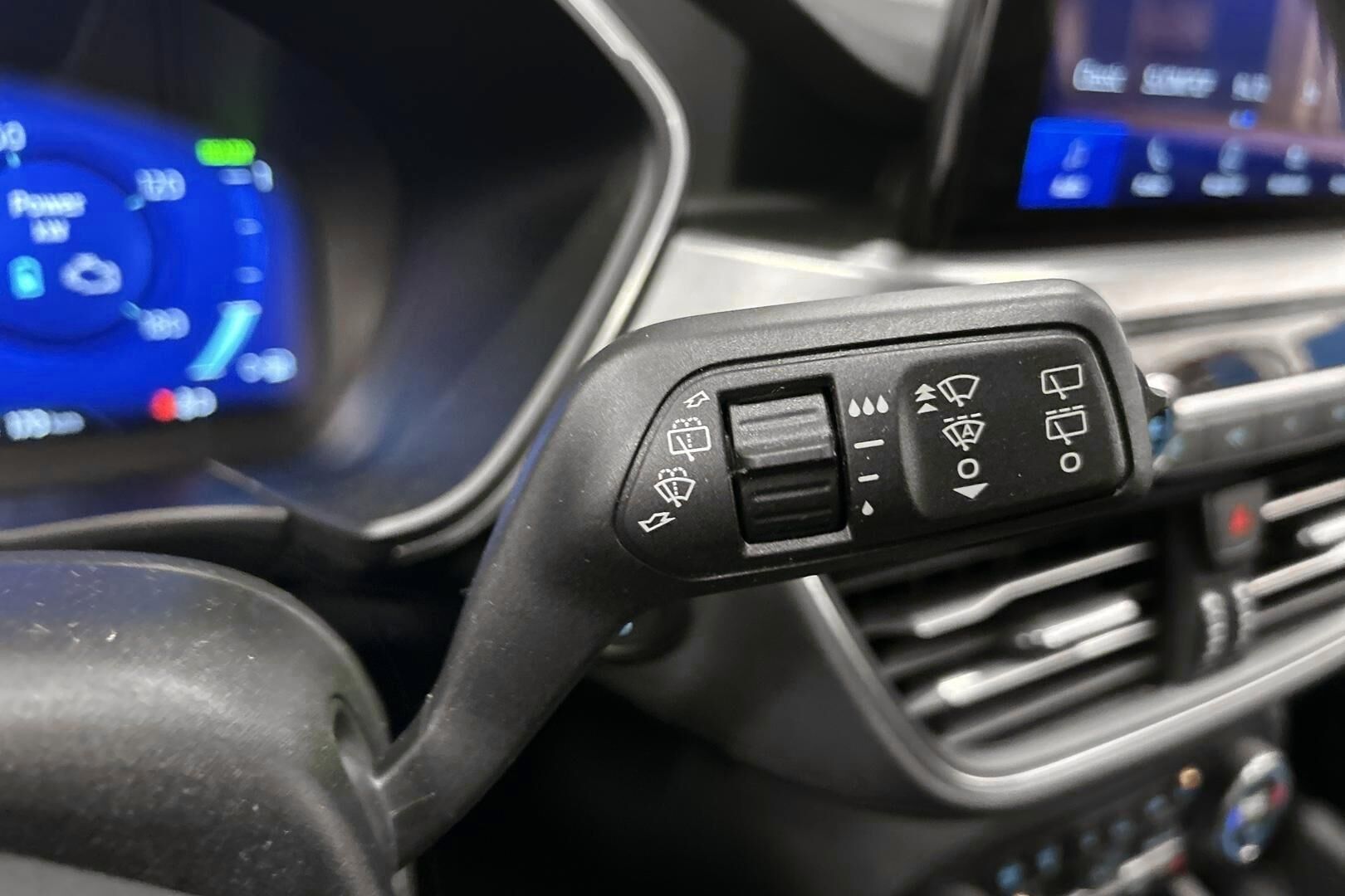 Ford Kuga iso kuva 21