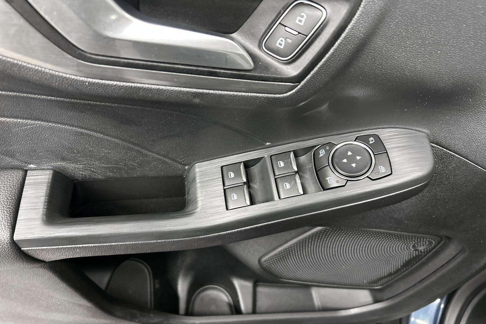 Ford Kuga iso kuva 24