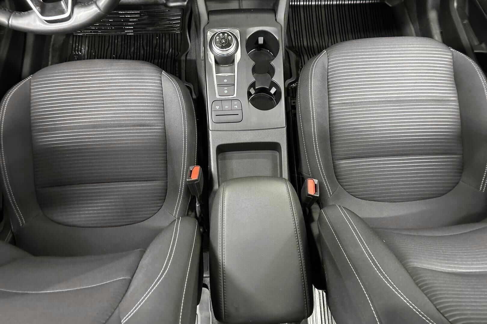 Ford Kuga iso kuva 26