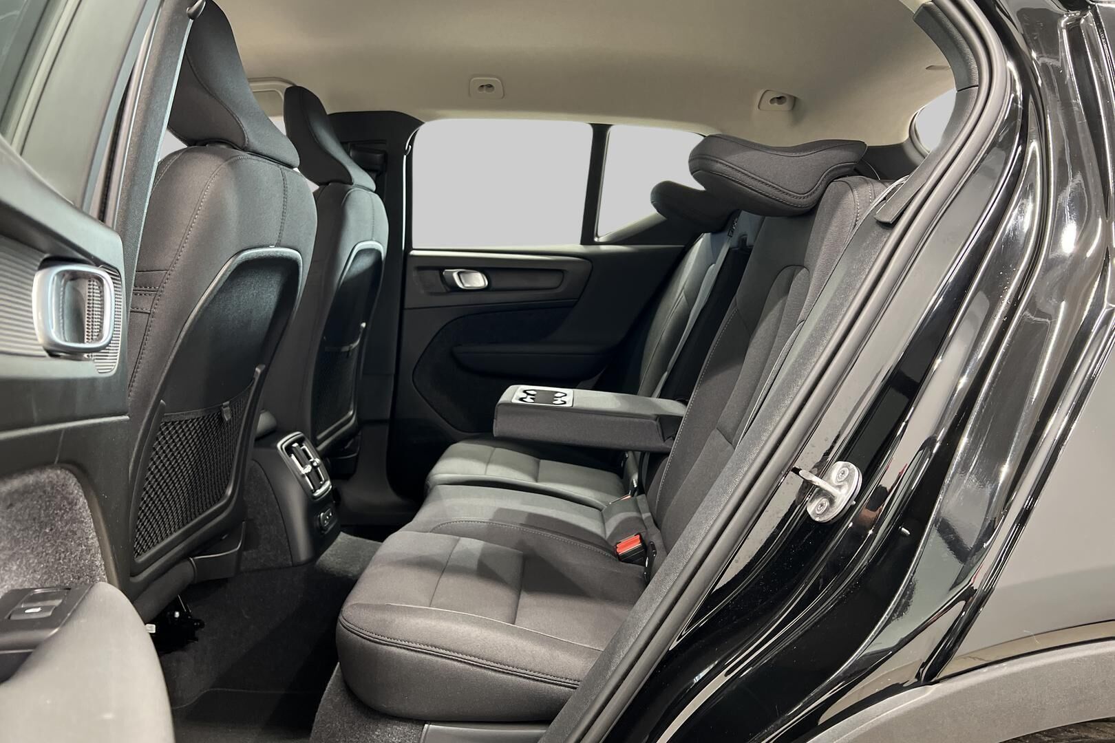 Volvo XC40 iso kuva 10