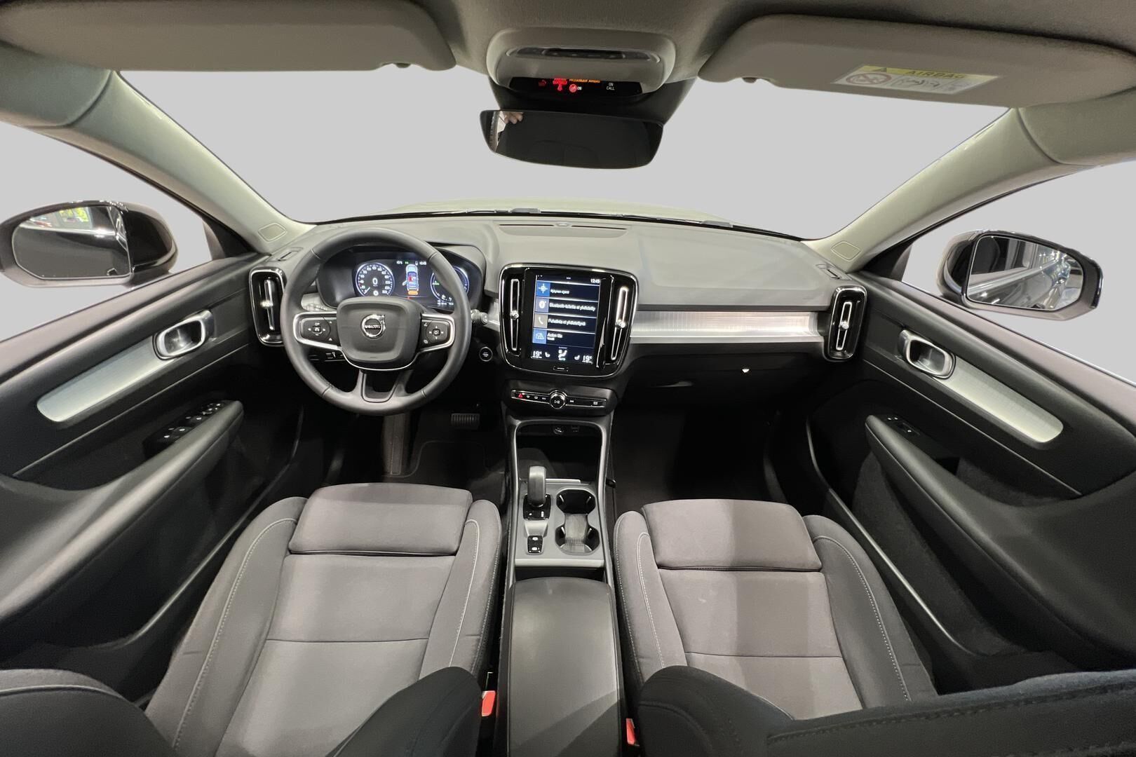Volvo XC40 iso kuva 11