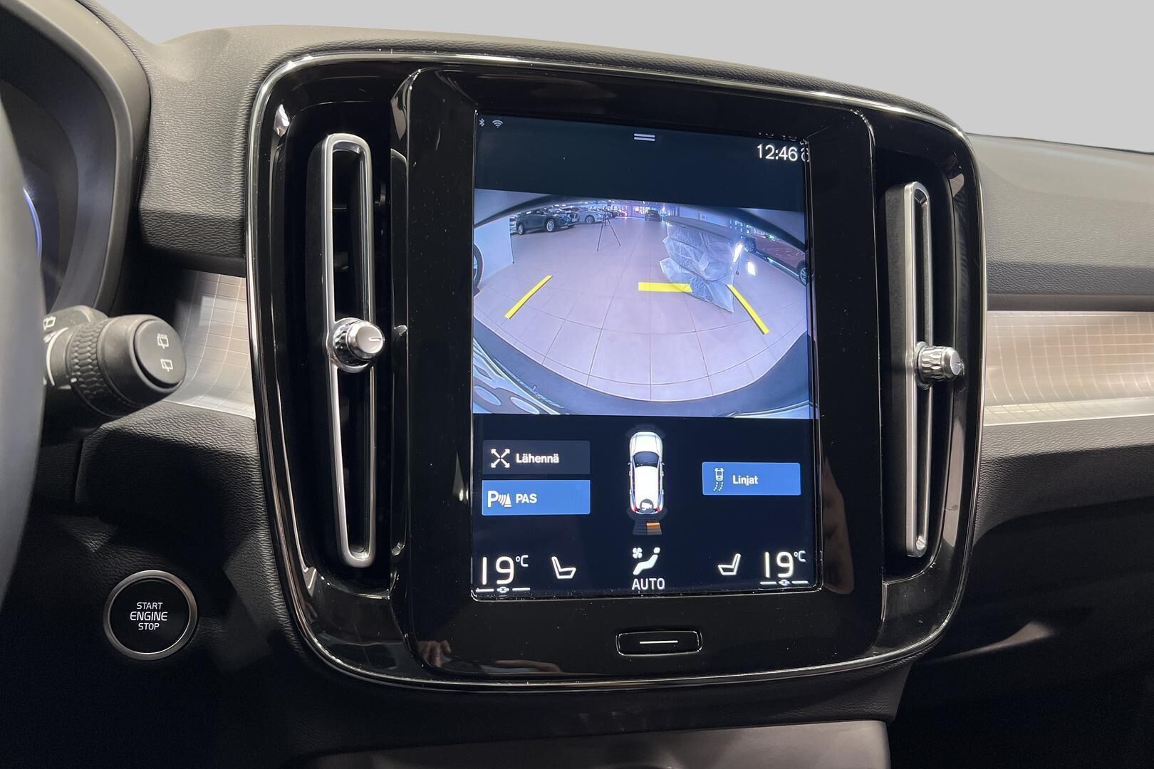 Volvo XC40 iso kuva 16