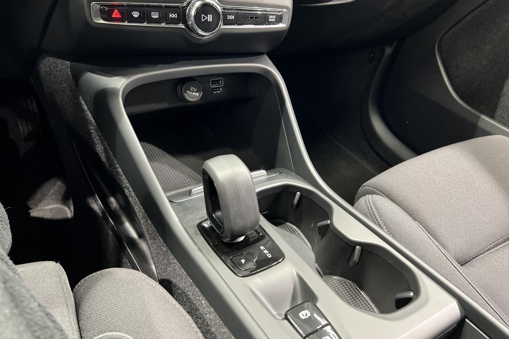 Volvo XC40 iso kuva 22