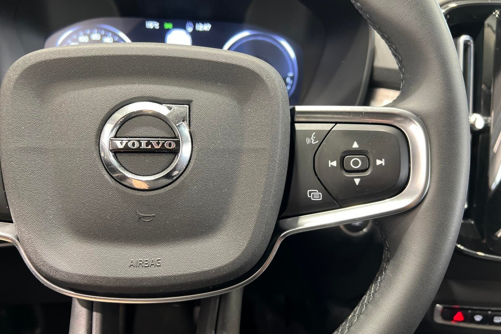 Volvo XC40 iso kuva 25