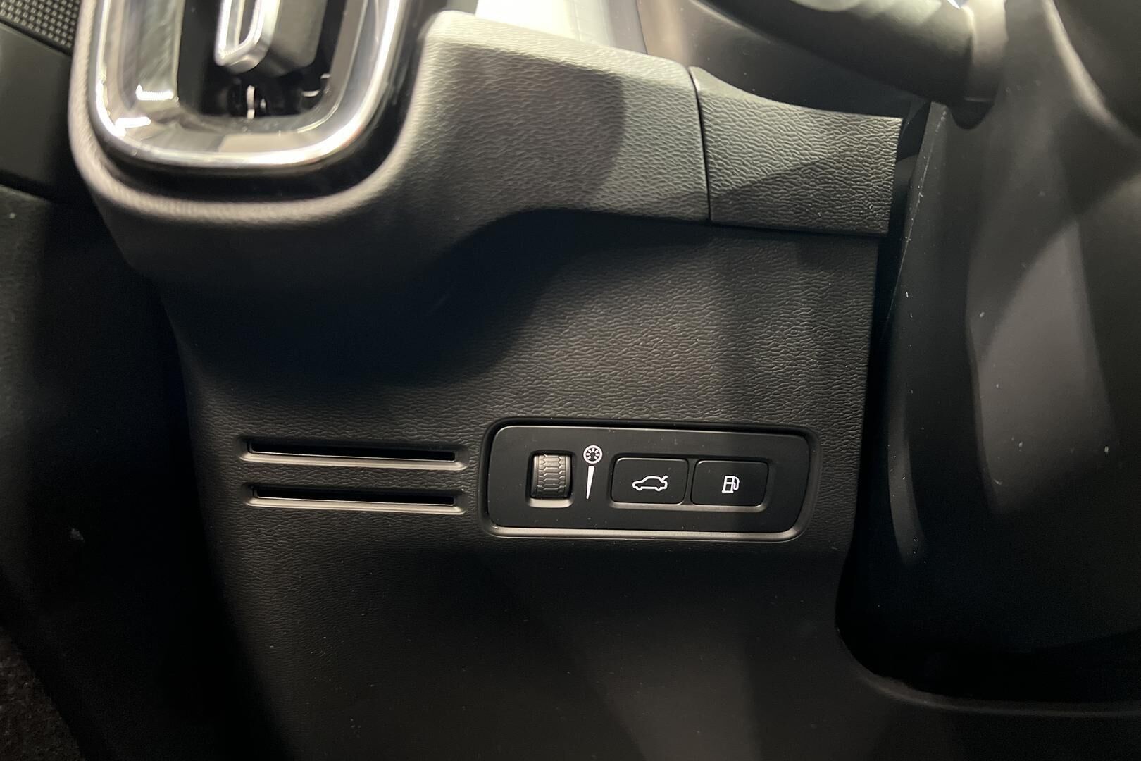 Volvo XC40 iso kuva 38
