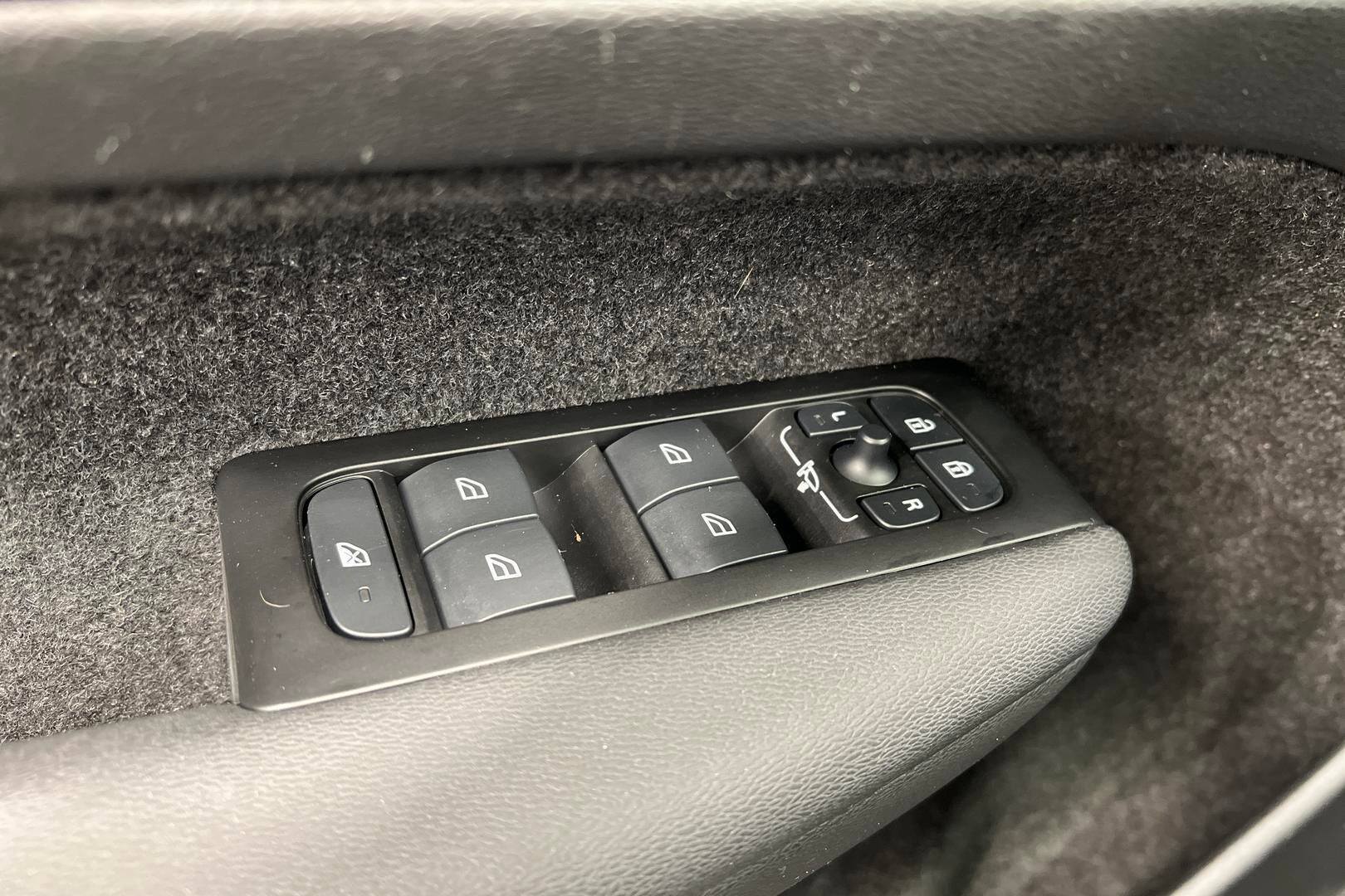 Volvo XC40 iso kuva 27