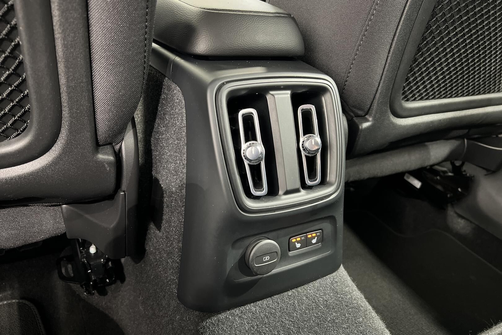 Volvo XC40 iso kuva 28