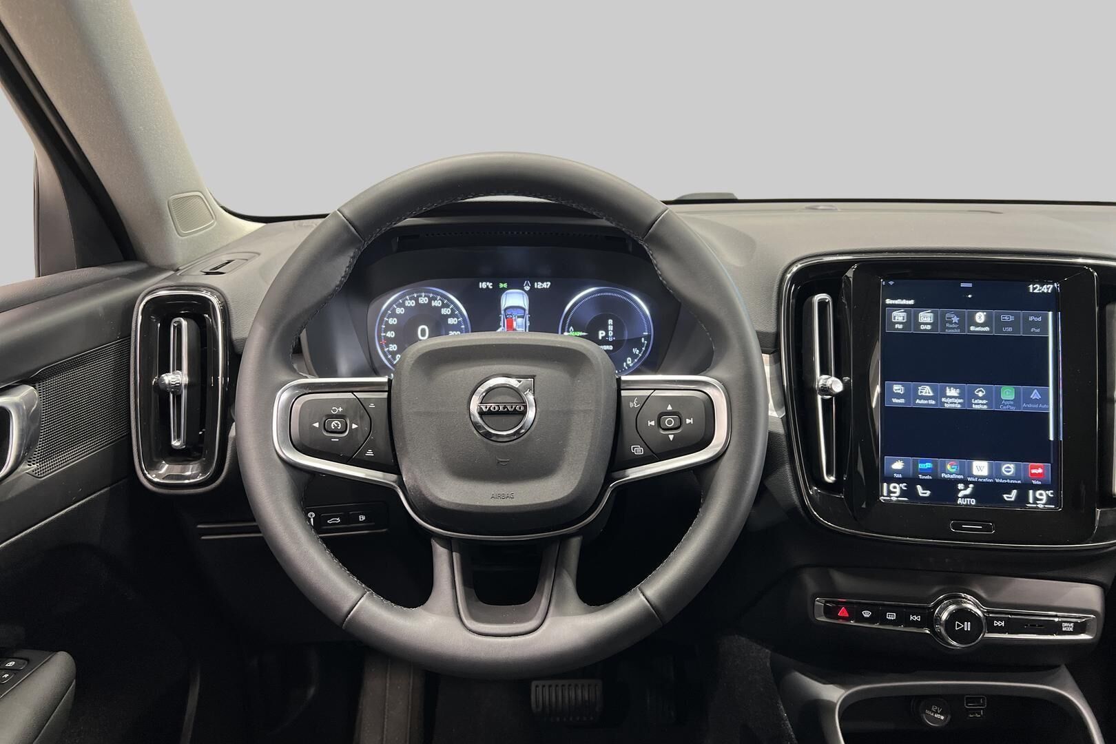 Volvo XC40 iso kuva 30