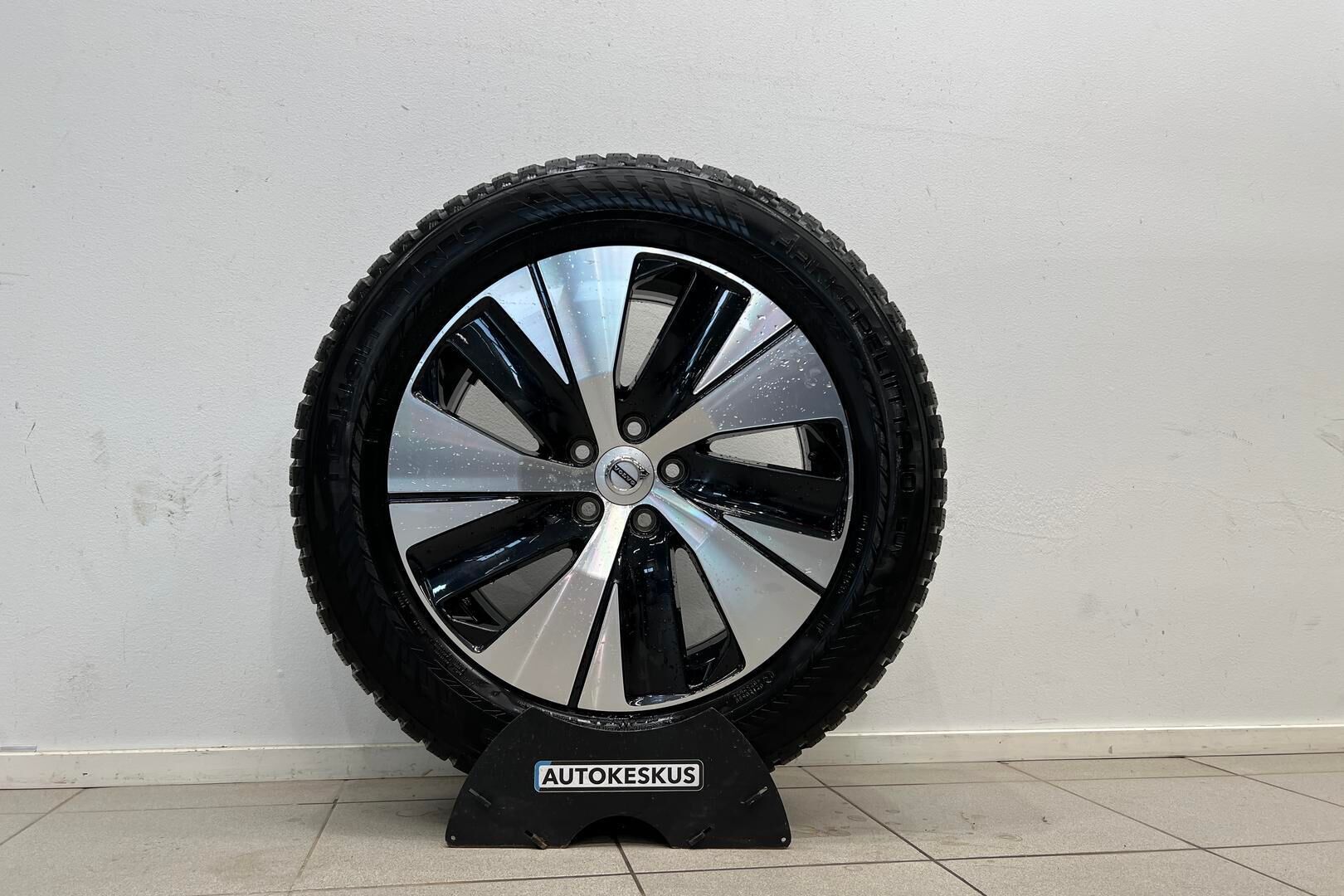 Volvo XC40 iso kuva 39