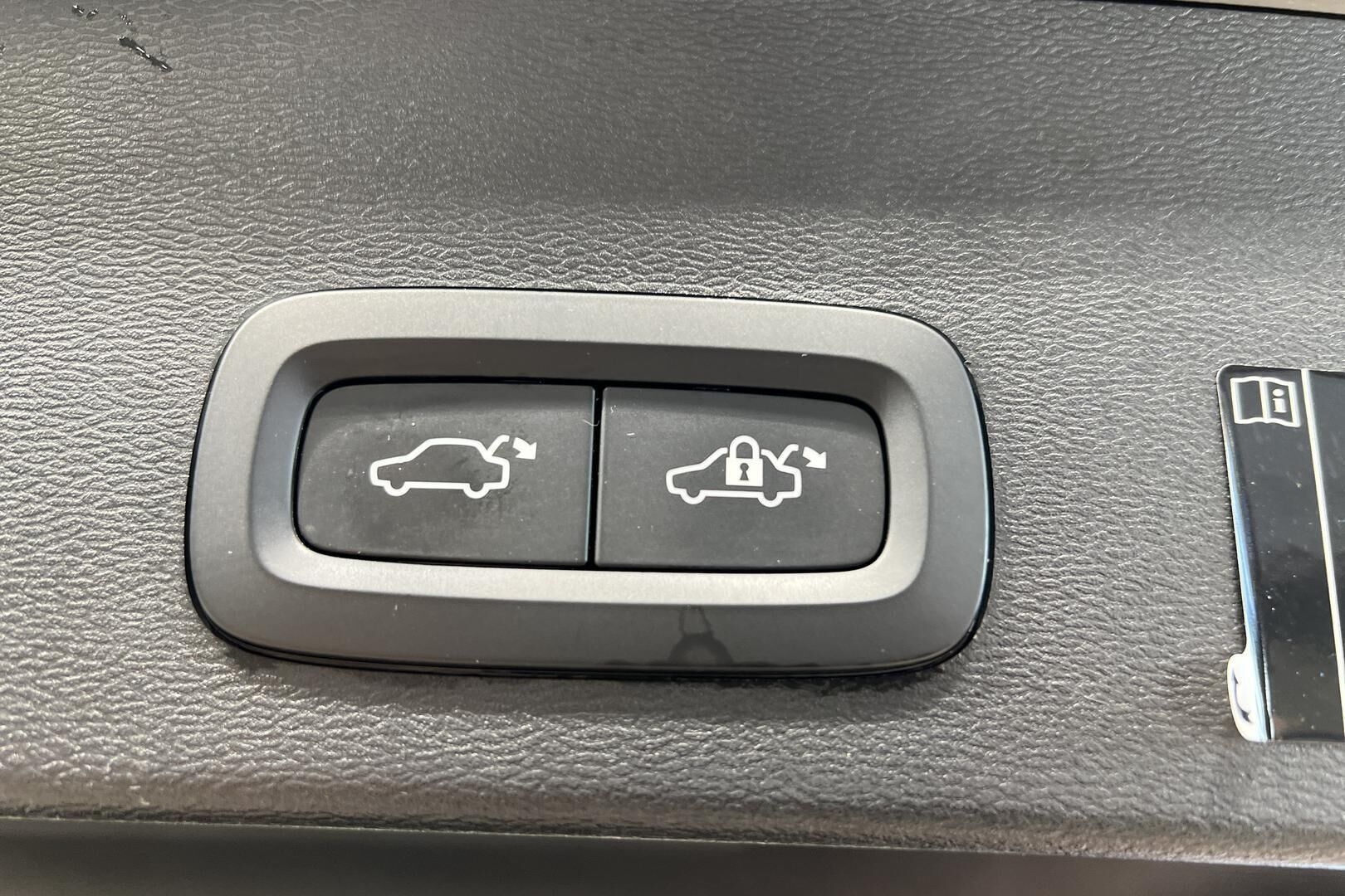 Volvo XC40 iso kuva 32