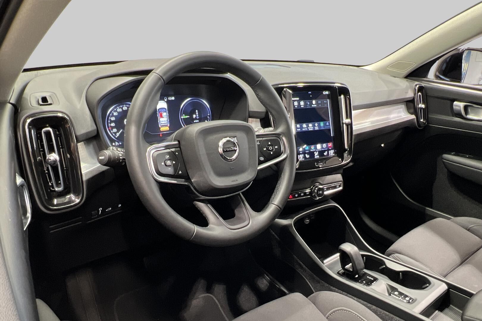 Volvo XC40 iso kuva 35