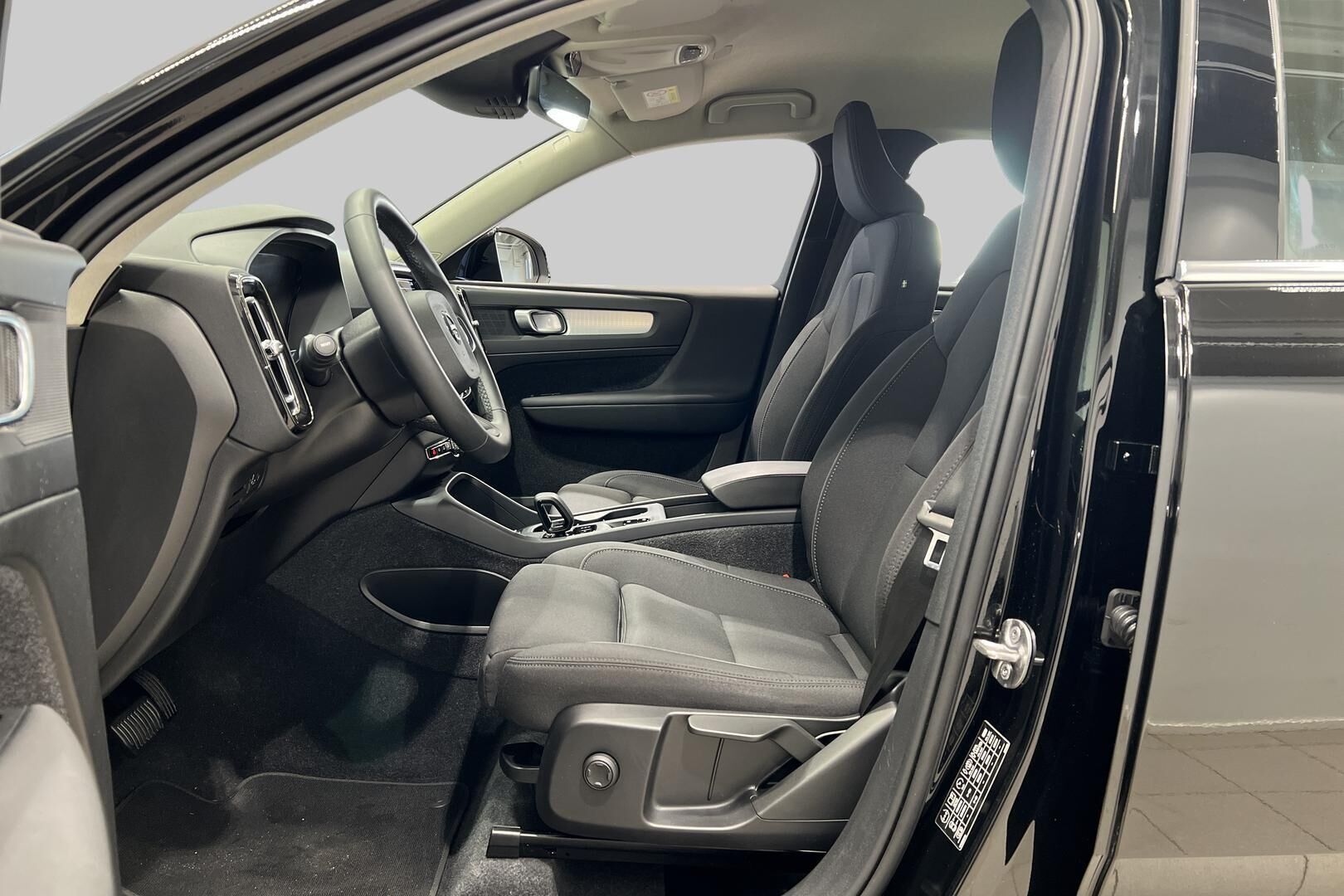 Volvo XC40 iso kuva 9