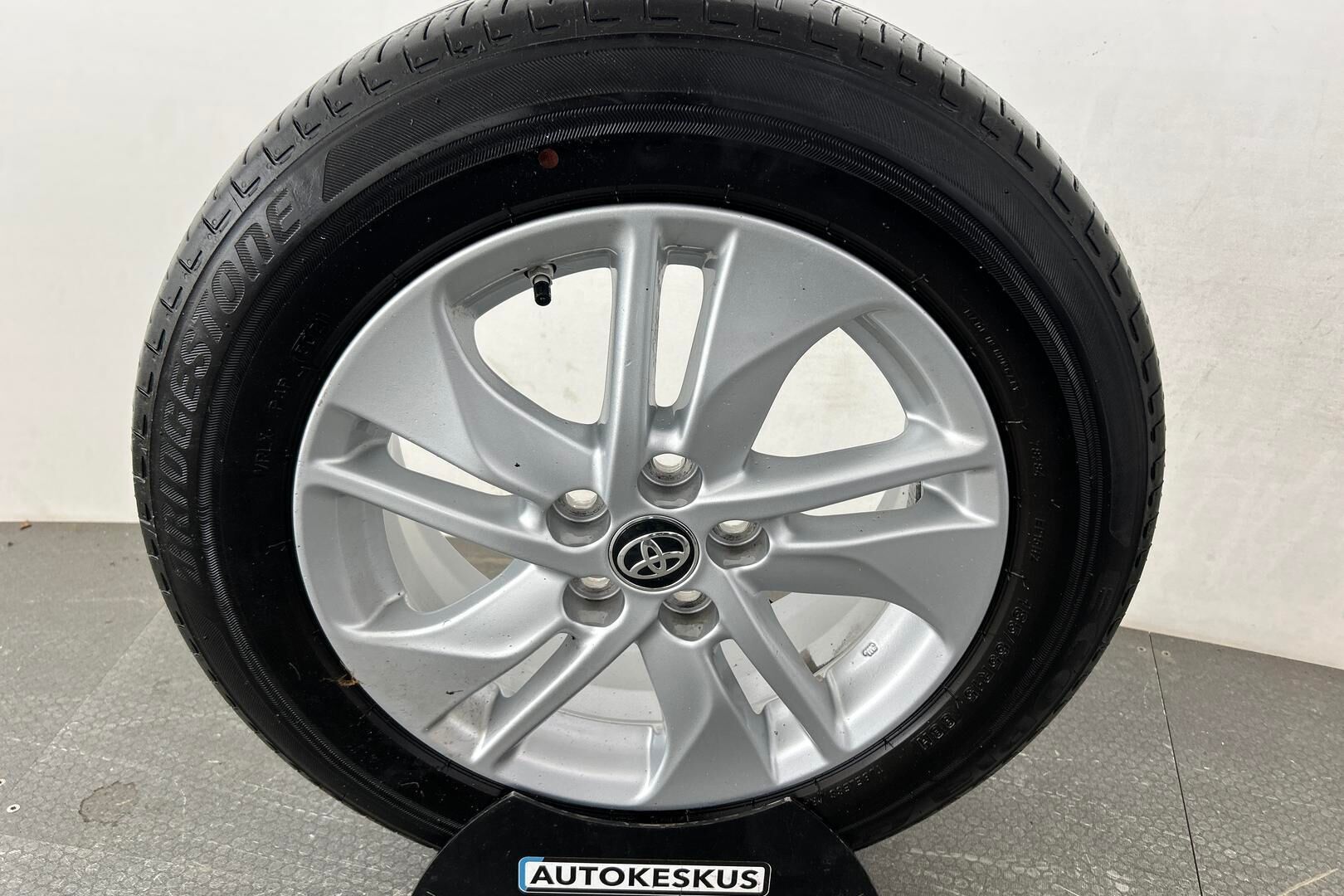 Toyota Yaris iso kuva 13