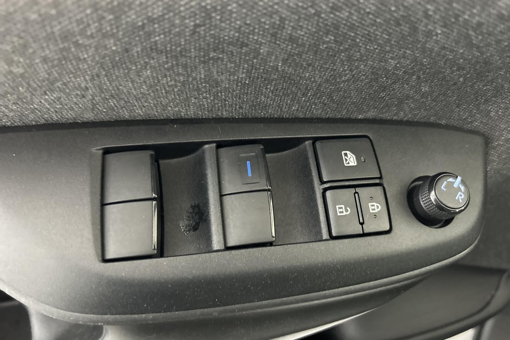 Toyota Yaris iso kuva 15