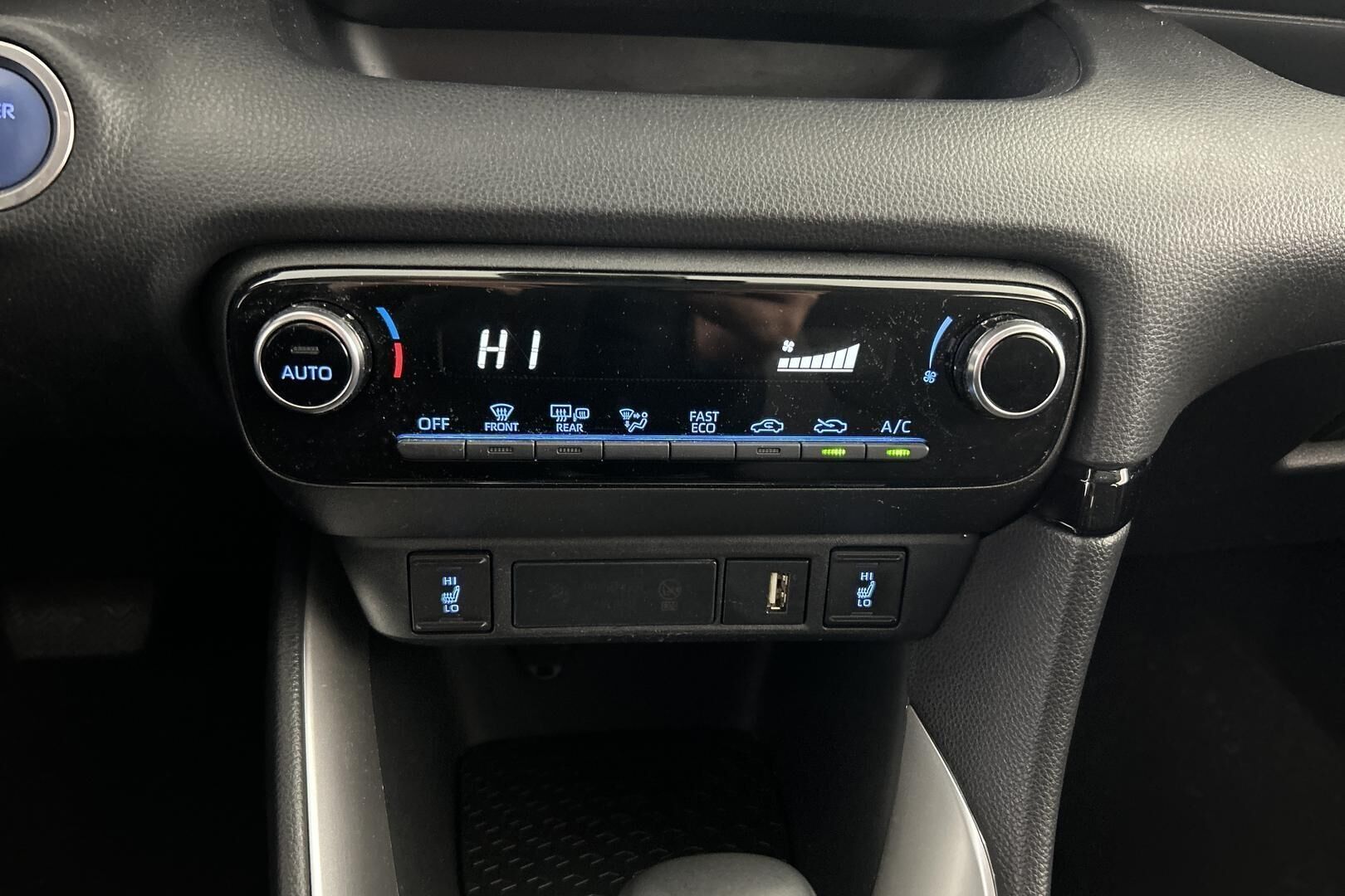 Toyota Yaris iso kuva 17