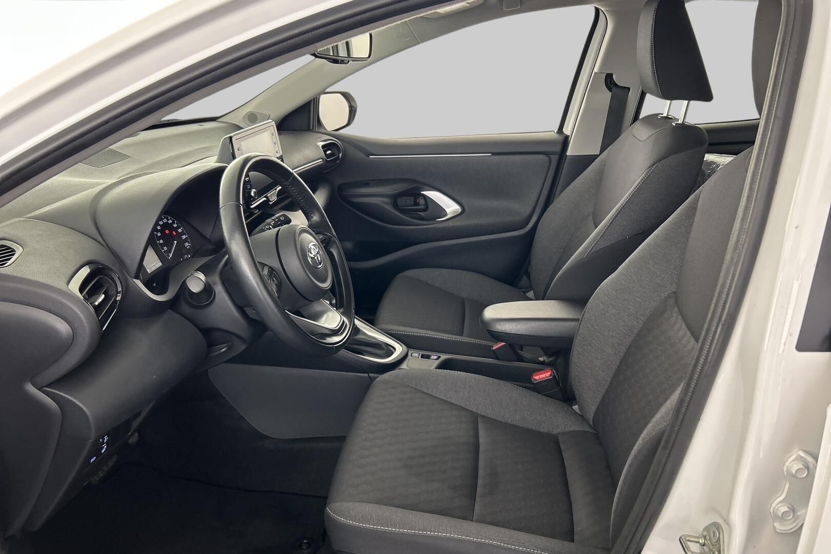 Toyota Yaris iso kuva 9