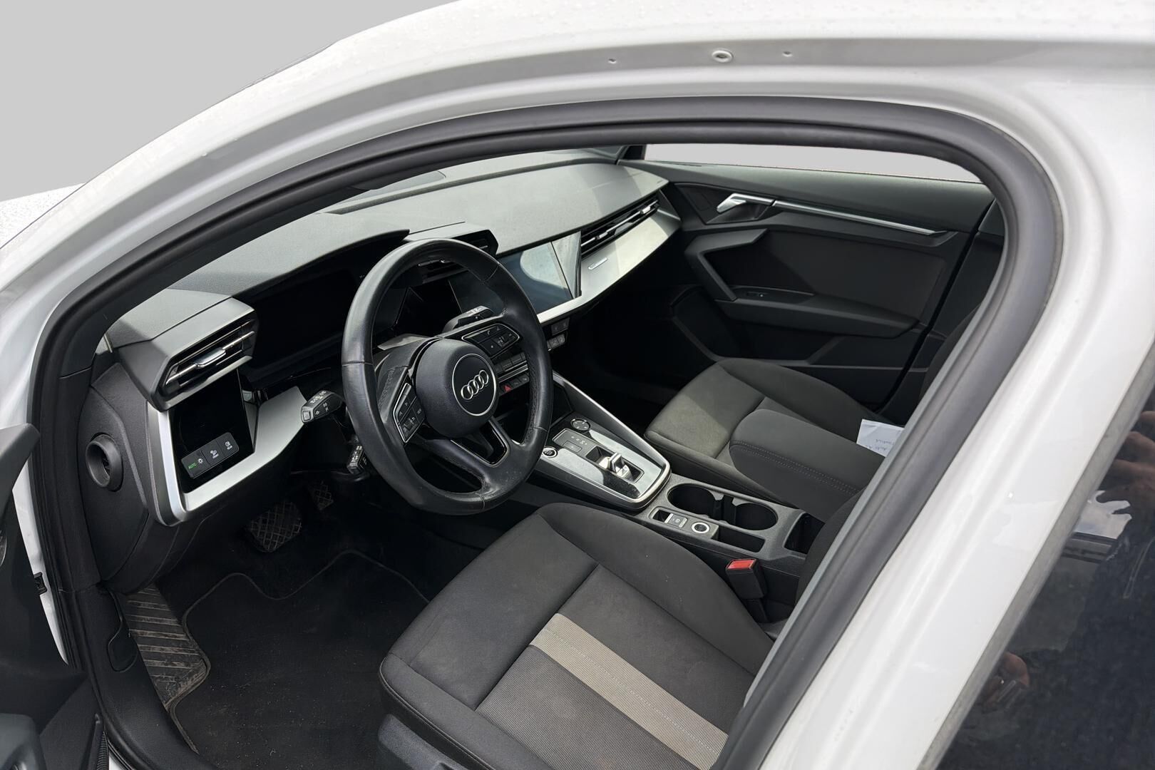 Audi A3 iso kuva 2