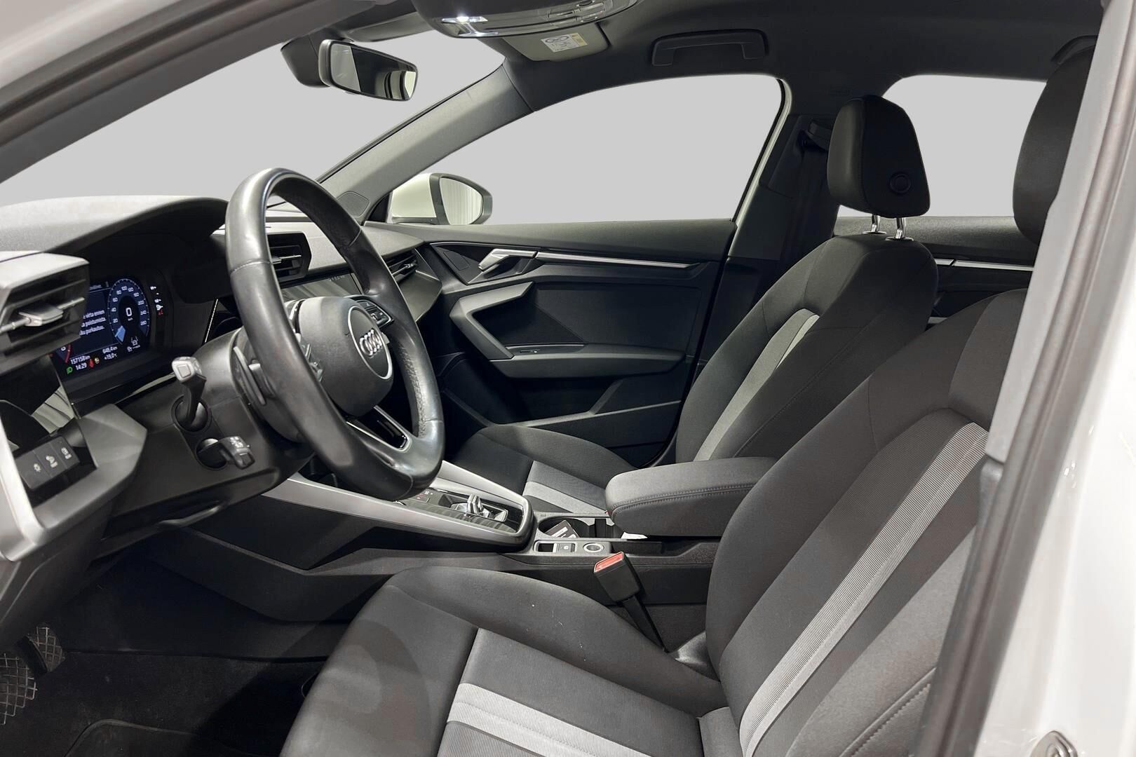 Audi A3 iso kuva 8