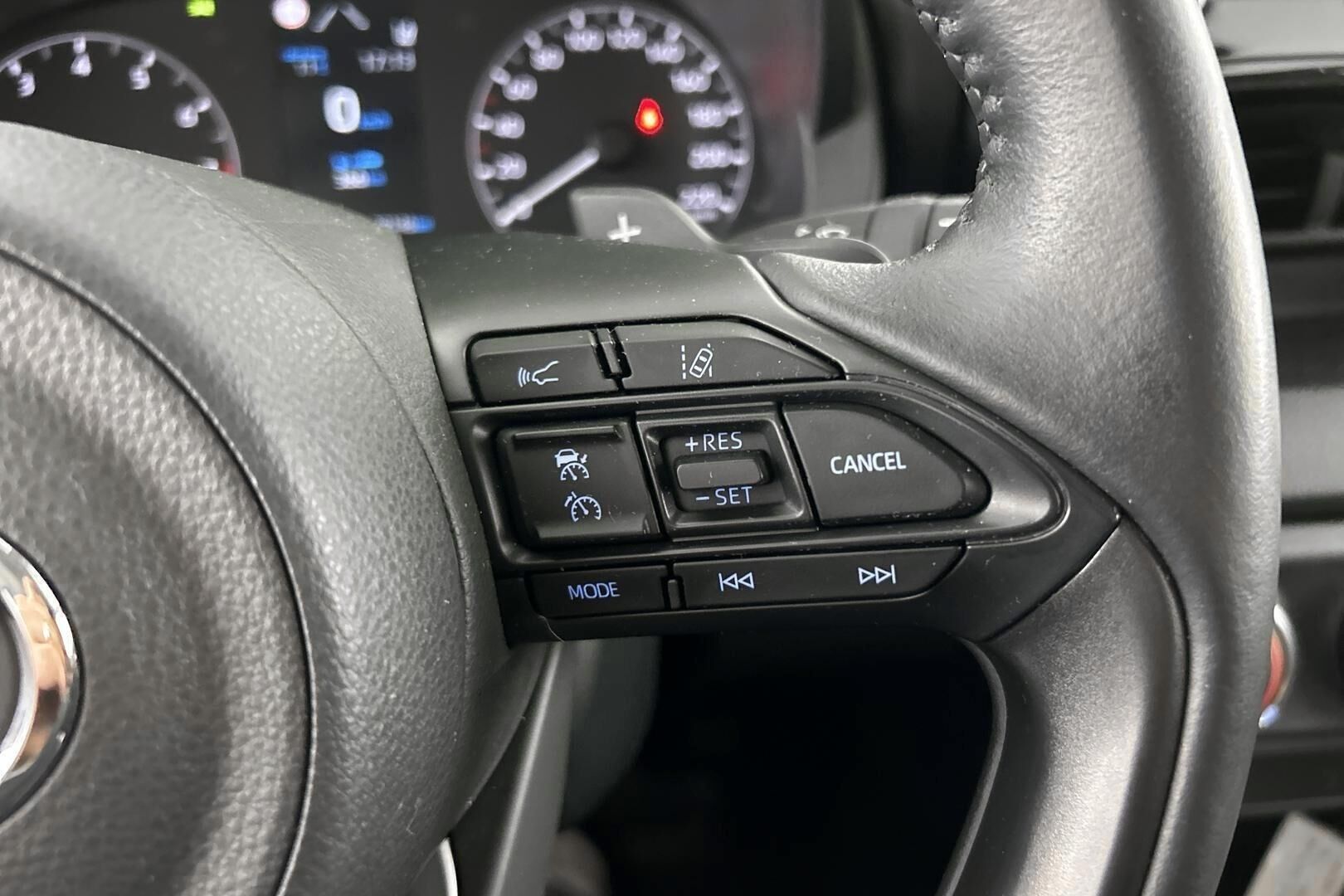 Toyota Yaris iso kuva 14