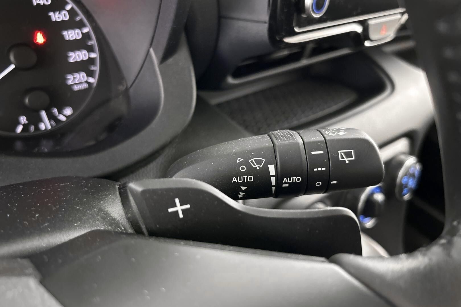 Toyota Yaris iso kuva 15