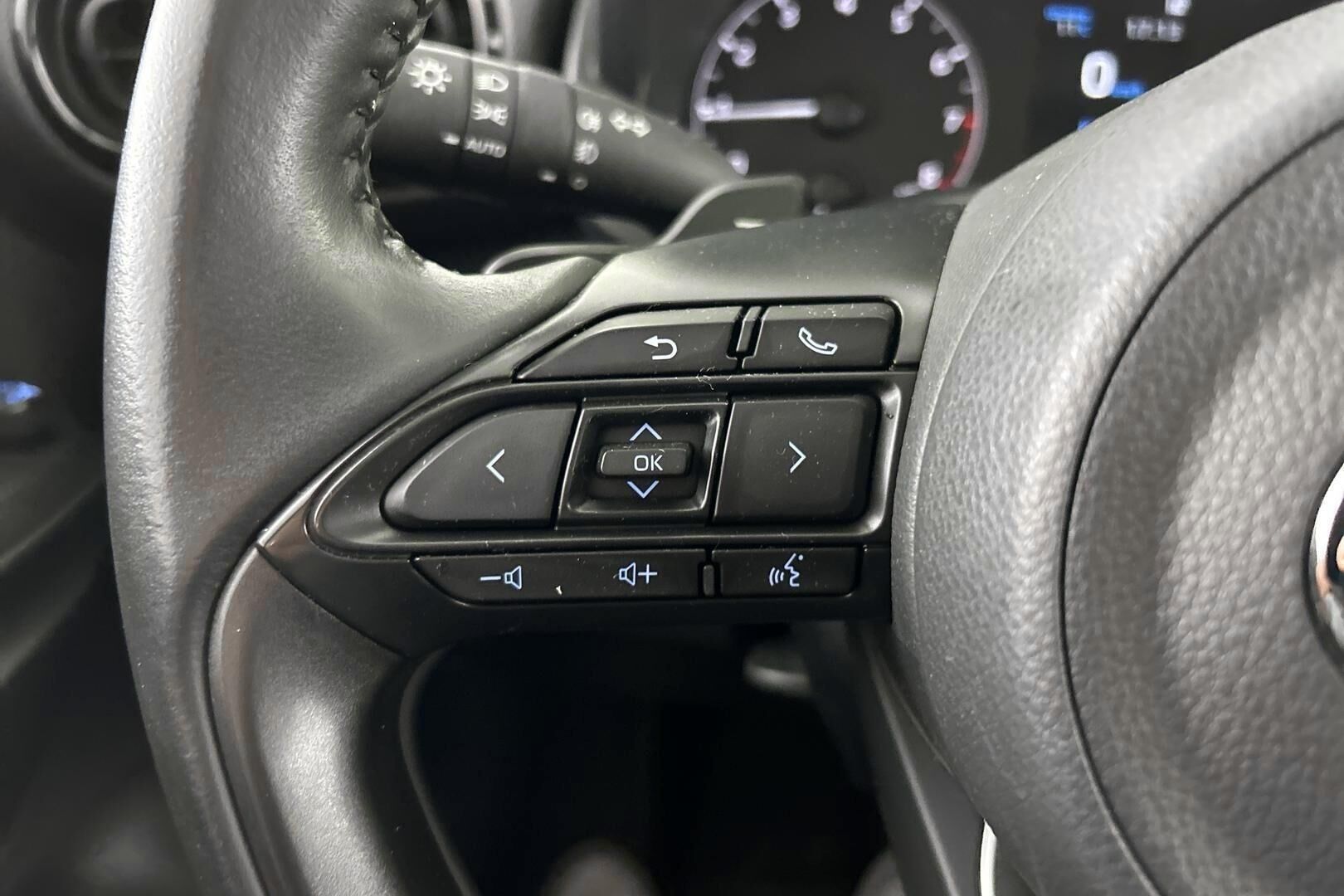 Toyota Yaris iso kuva 16