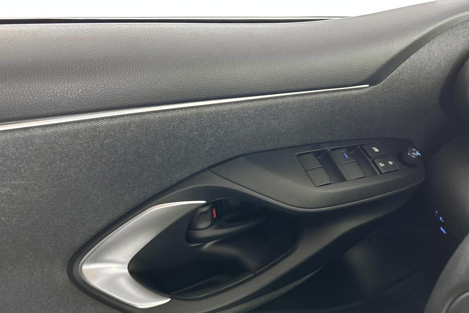 Toyota Yaris iso kuva 19