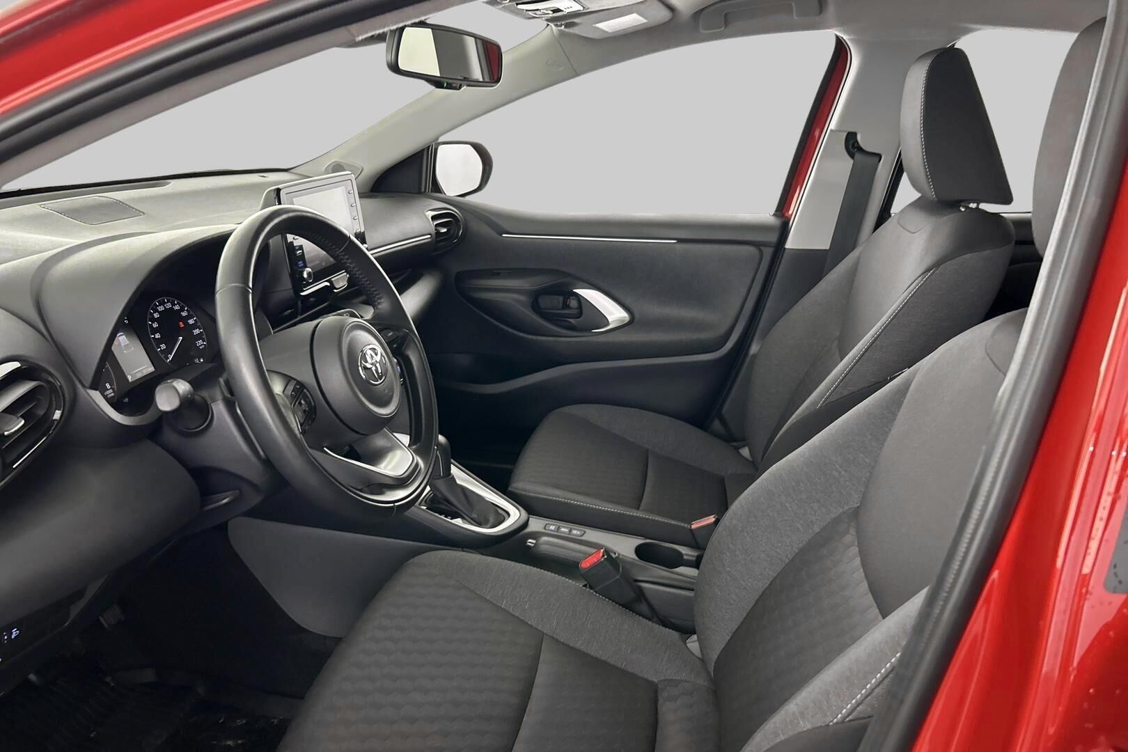 Toyota Yaris iso kuva 9