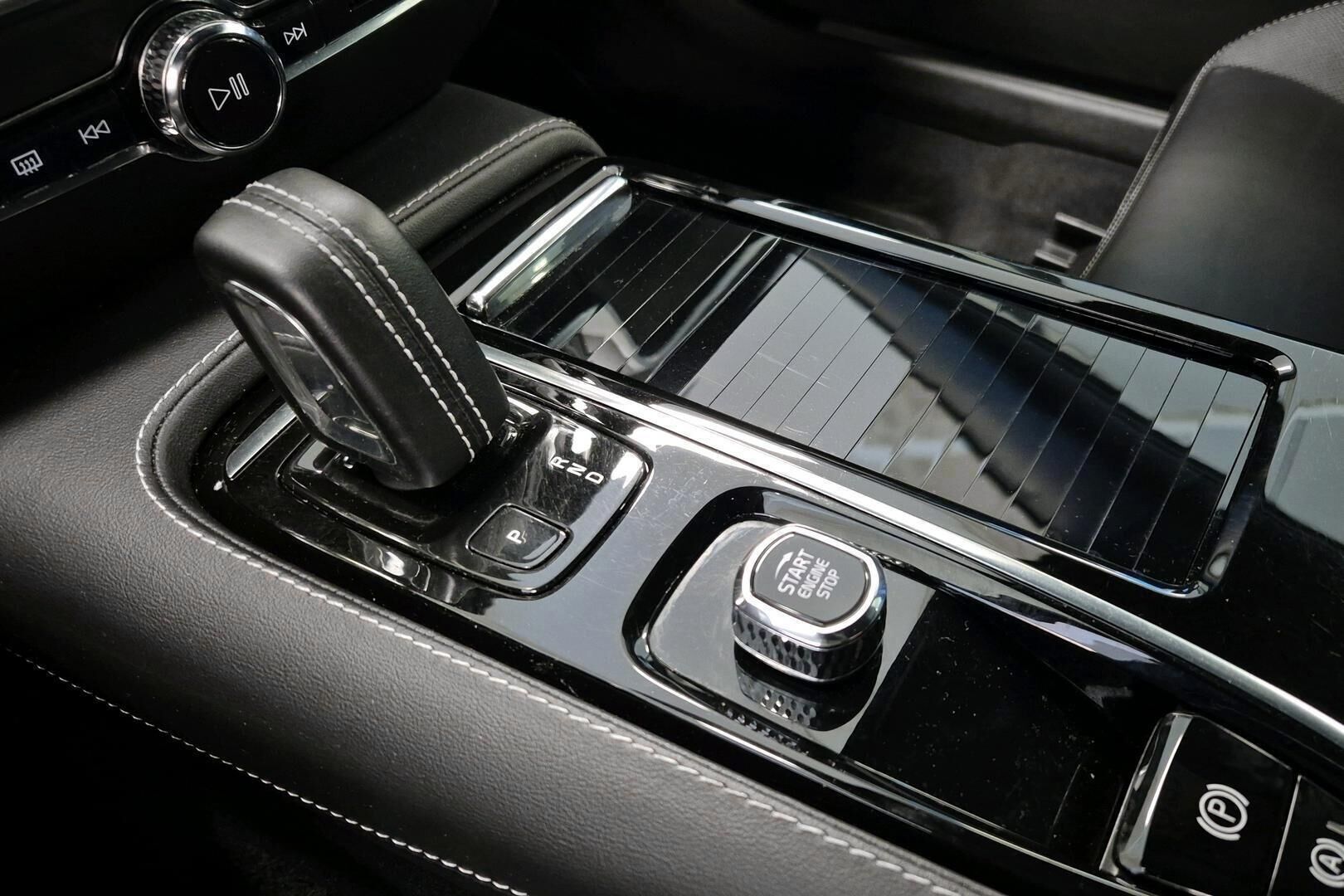 Volvo V60 iso kuva 16