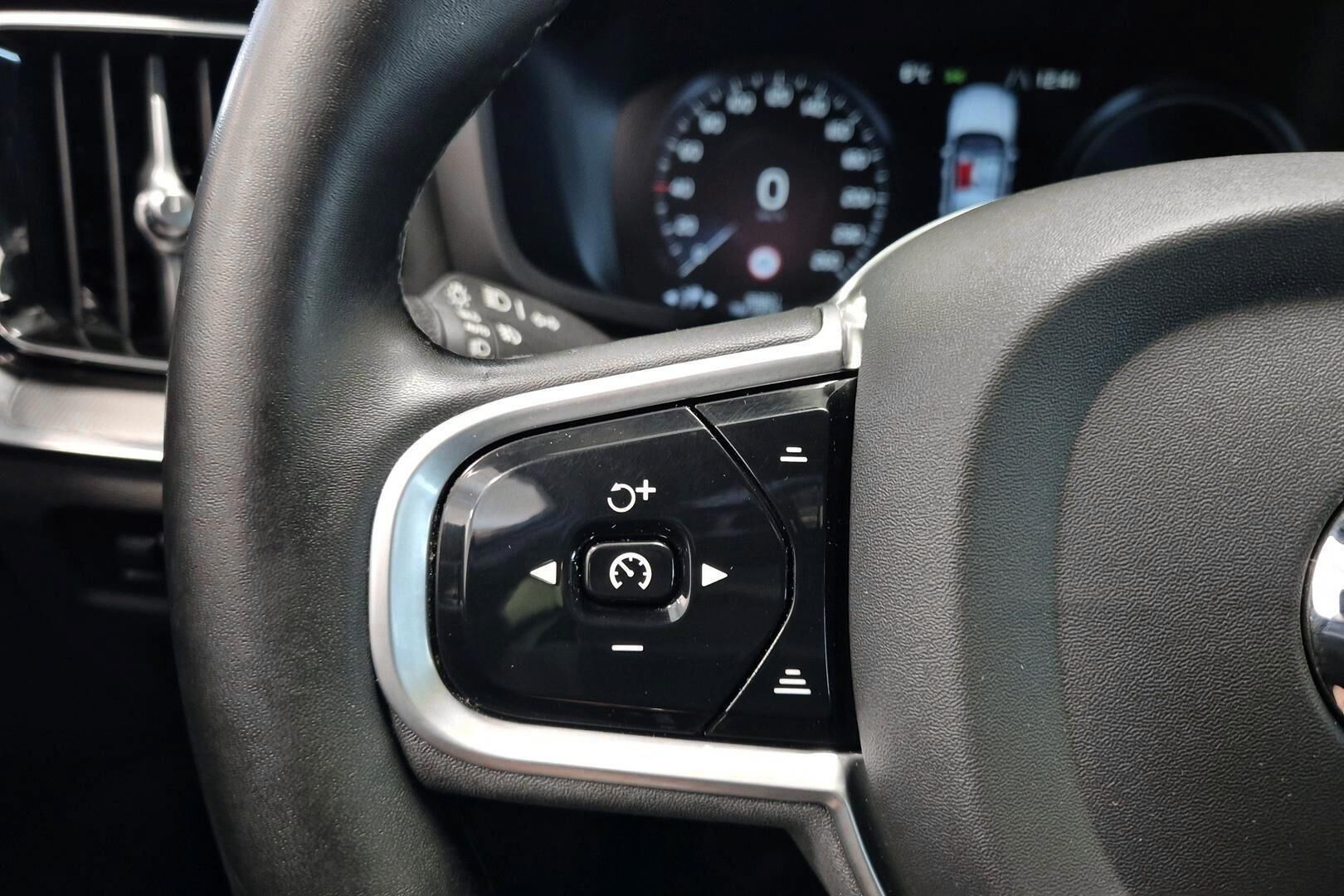 Volvo V60 iso kuva 18