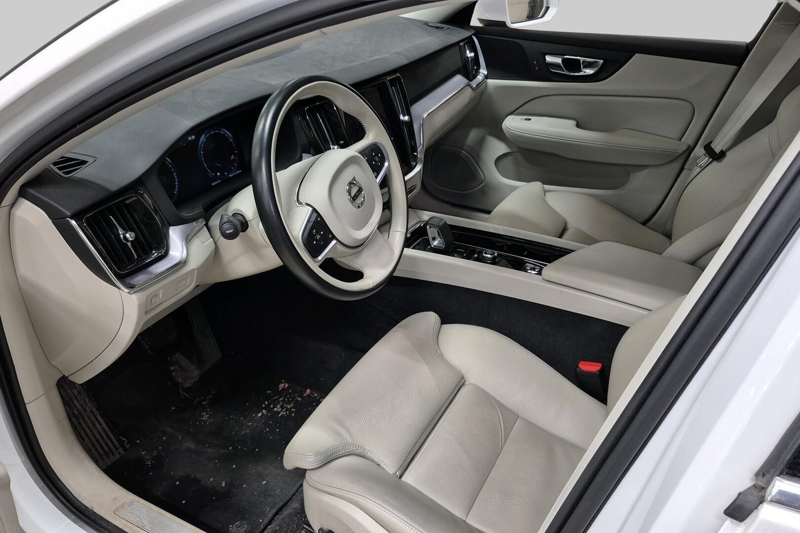 Volvo V60 iso kuva 2