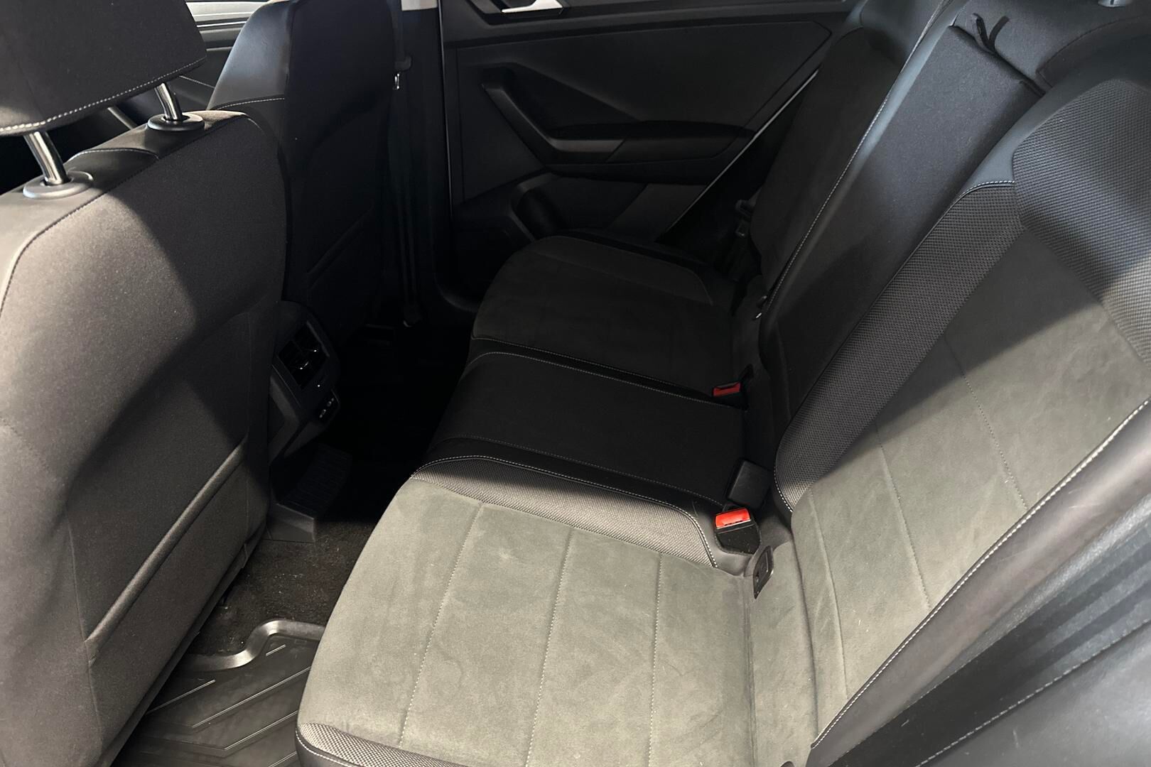 Volkswagen T-Roc iso kuva 10