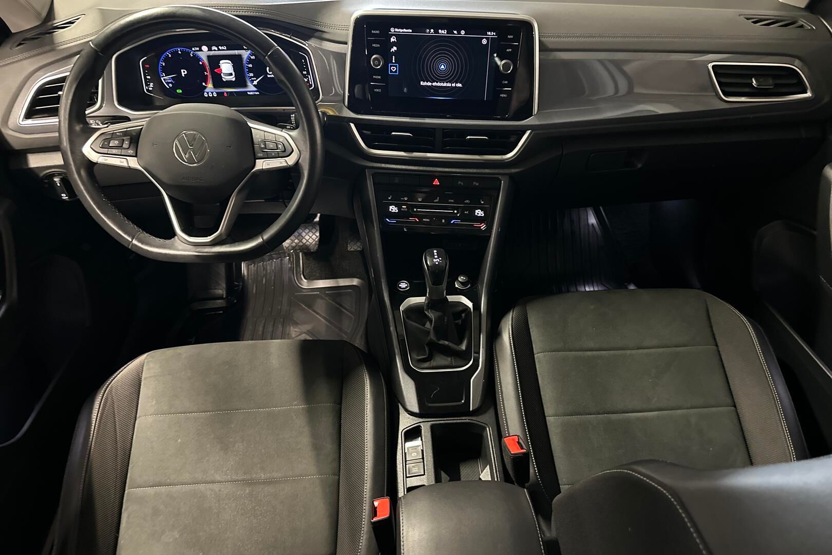 Volkswagen T-Roc iso kuva 11