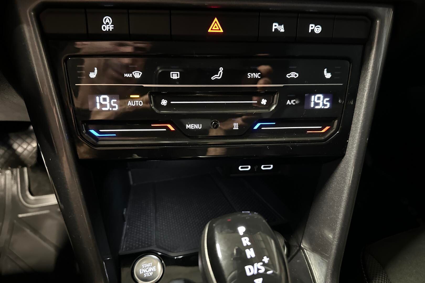 Volkswagen T-Roc iso kuva 20