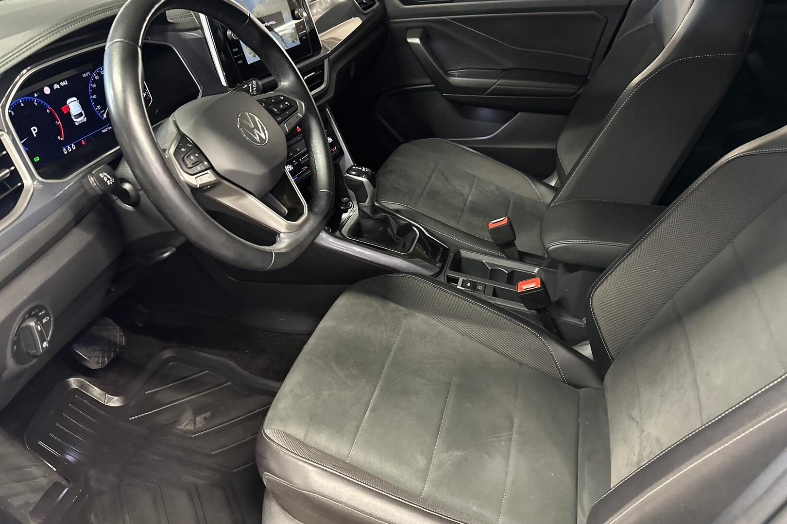 Volkswagen T-Roc iso kuva 9