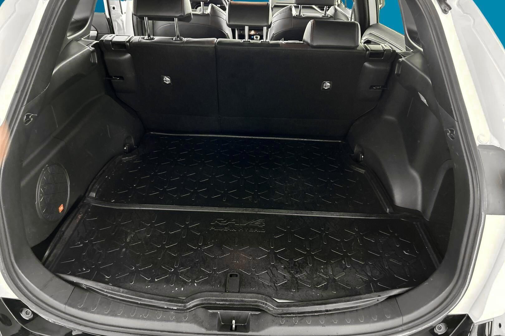 Toyota RAV4 Plug-in iso kuva 12