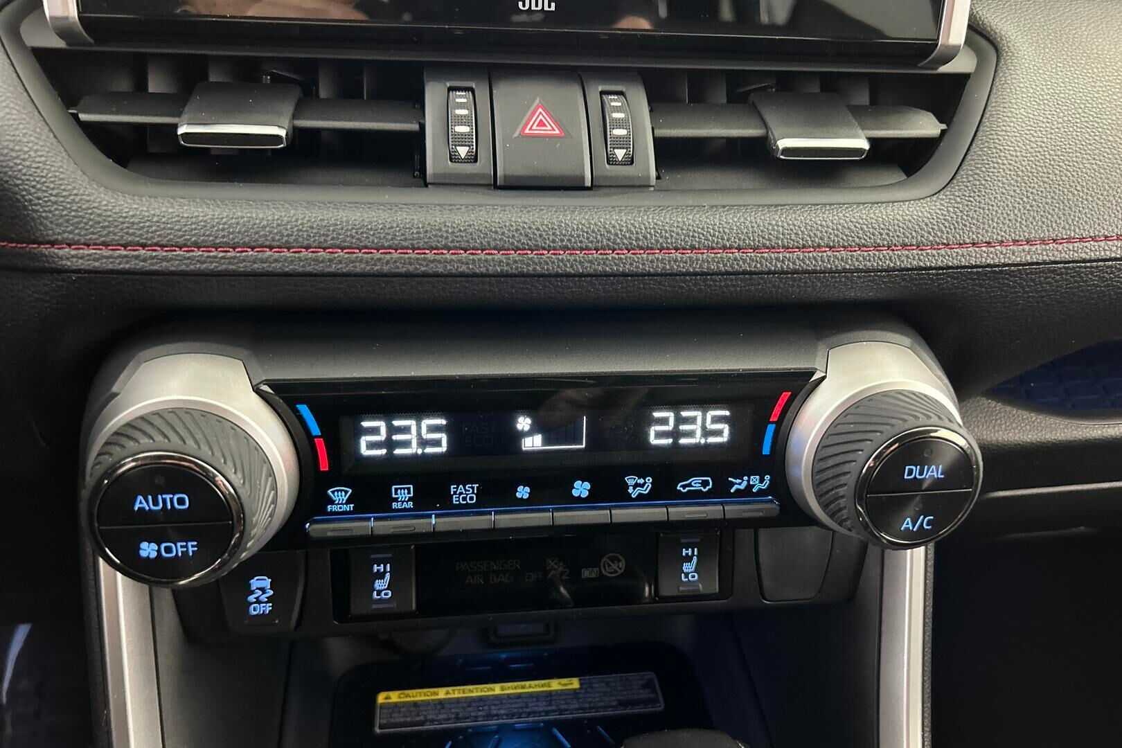Toyota RAV4 Plug-in iso kuva 17