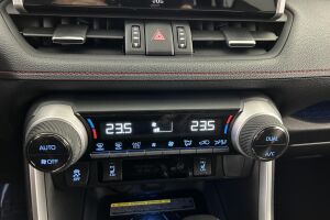 Toyota RAV4 Plug-in esikatselu 17