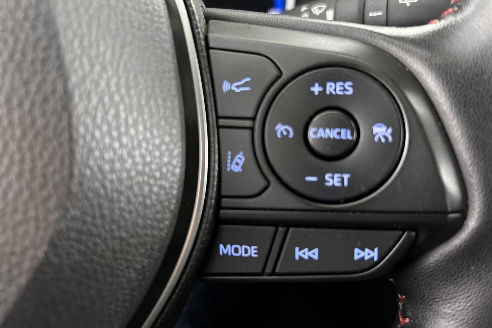 Toyota RAV4 Plug-in iso kuva 19